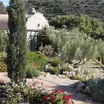 Country house To The Garden