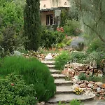 Country house To The Garden *