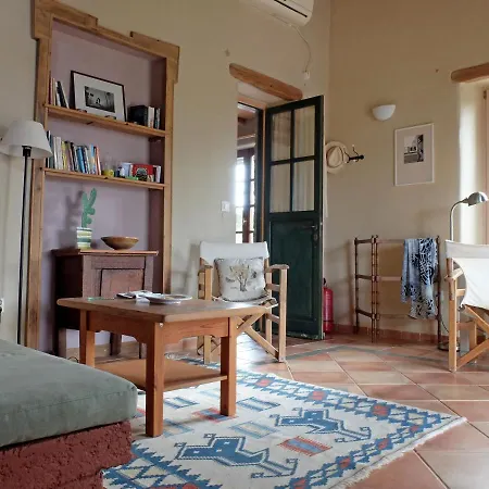 To The Garden Country house Angairia