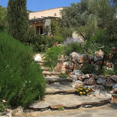 Country house To The Garden *