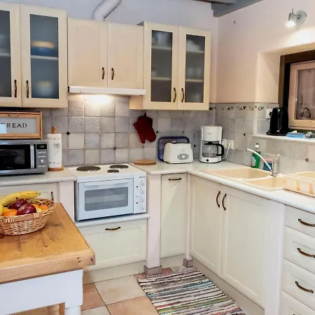 Country house To The Garden *