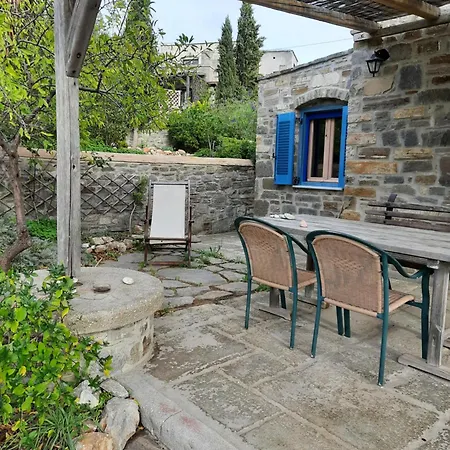 Country house To The Garden *