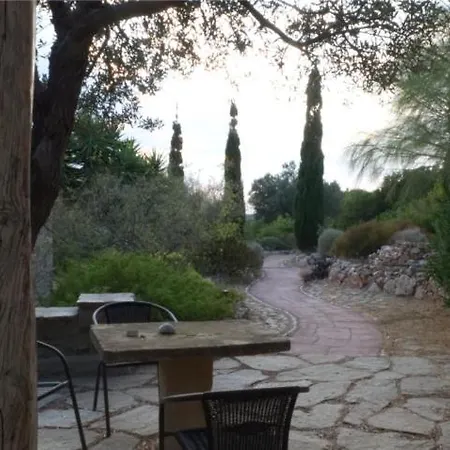 To The Garden Αγκαιριά