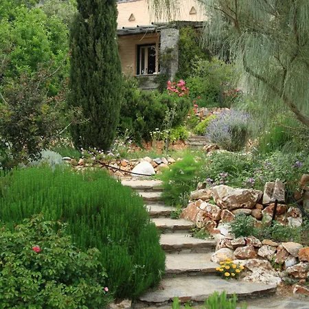 Country house To The Garden *