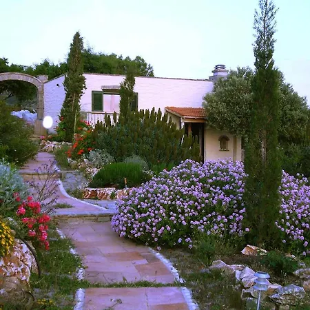 Country house To The Garden *