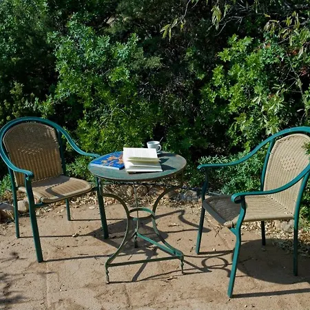 To The Garden Country house Angairia