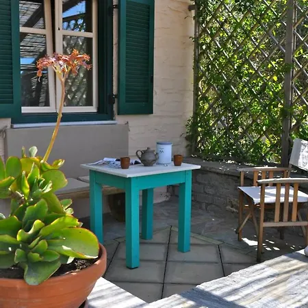 To The Garden Country house *