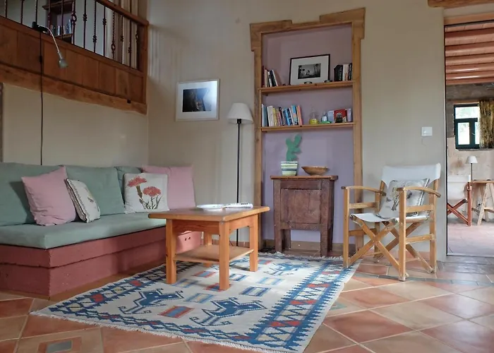 To The Garden Country house Angairia