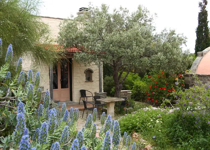 Country house To The Garden