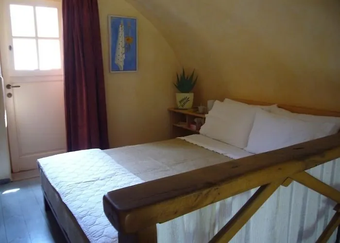 To The Garden Country house Angairia