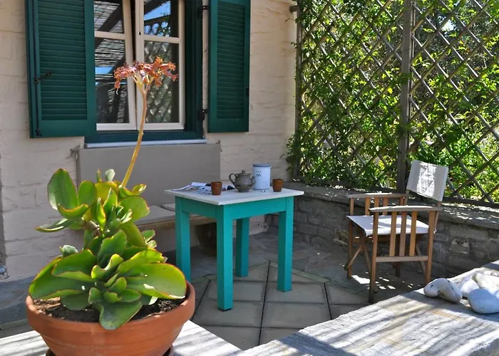 To The Garden Country house *