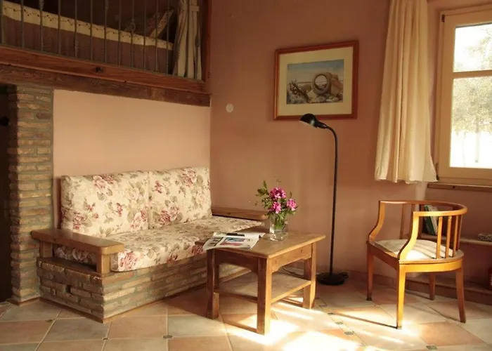 To The Garden Country house Angairia